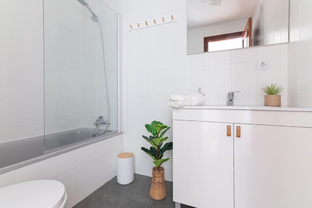 San Roman Apartment With Private Parking Santander Exteriör bild